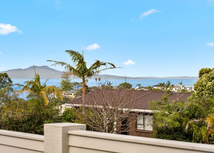  at 1/30 Montgomery Avenue, Rothesay Bay, North Shore City, Auckland