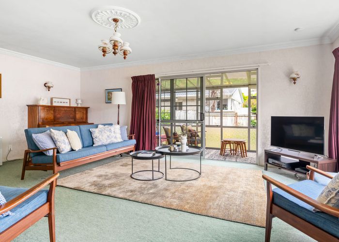  at 44 Glen Lynne Avenue, Queenwood, Hamilton