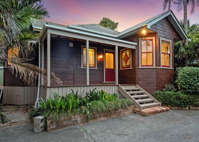  at 2/16 Hastings Parade, Devonport, Auckland