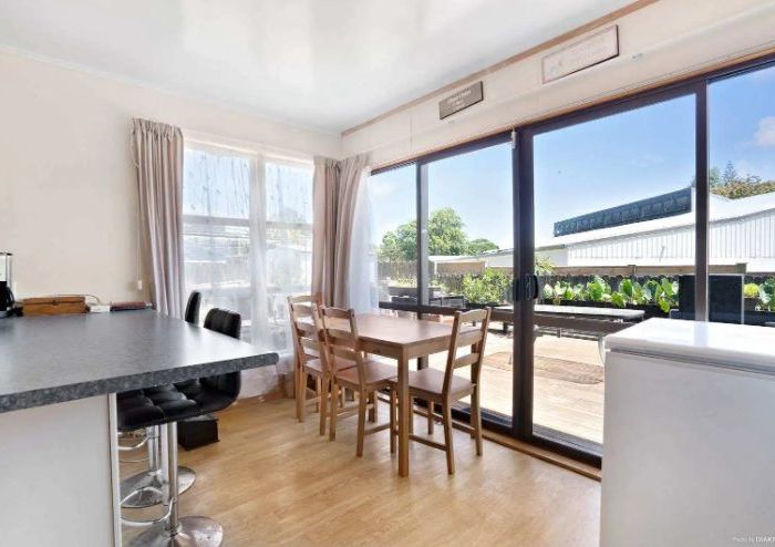  at 6 Dreadon Road, Manurewa, Manukau City, Auckland