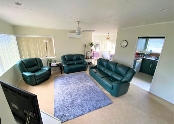  at 5 Buisson Glade, West Harbour, Waitakere City, Auckland