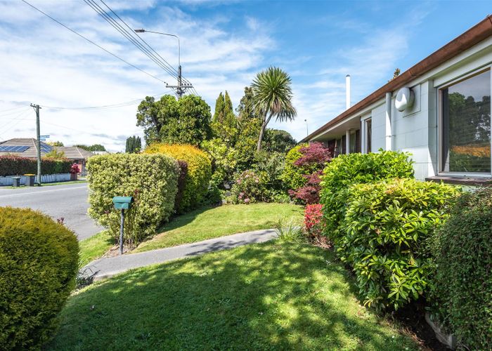  at 2/25 Avonhead Road, Avonhead, Christchurch