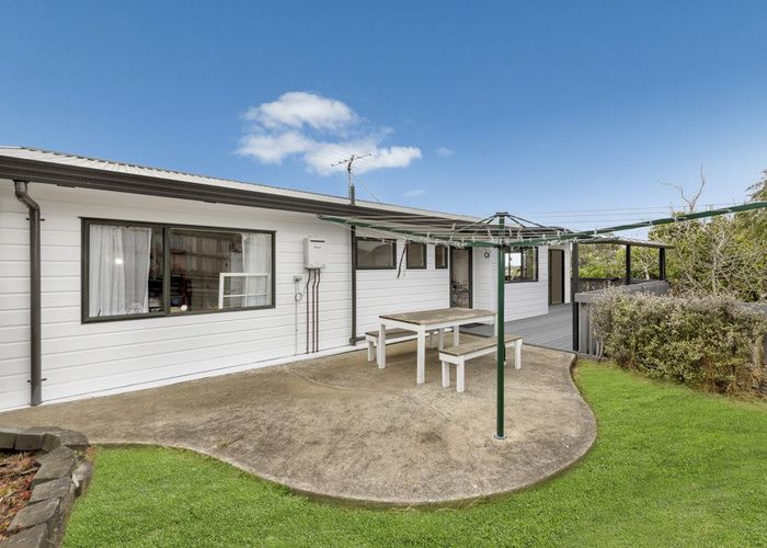  at 2/312 Wairau Road, Glenfield, Auckland