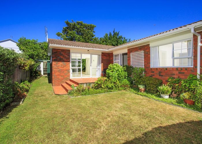  at 2/10 Jutland Road, Hauraki, Auckland
