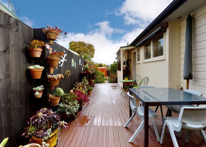  at 1 Dallow Place, Henderson, Auckland