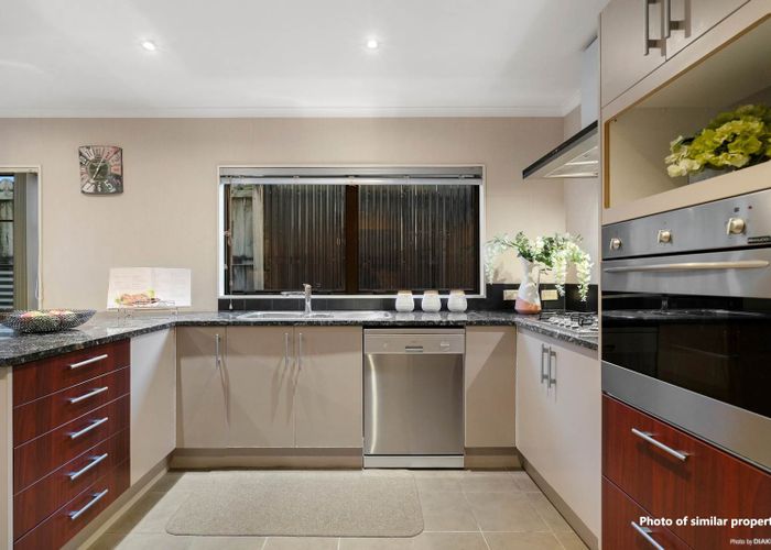  at 4 Dapple Place, Flat Bush, Auckland