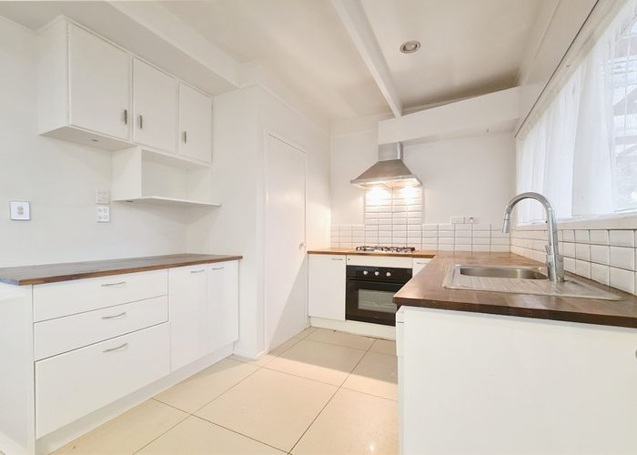  at 2/24 Newington Road, Henderson, Waitakere City, Auckland