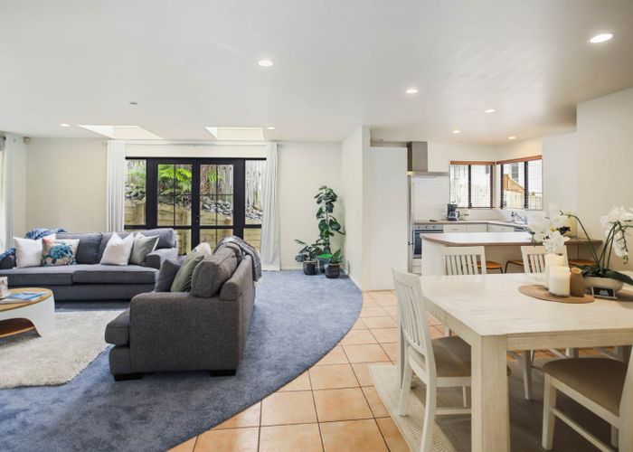  at 43 Bronzewing Terrace, Unsworth Heights, Auckland