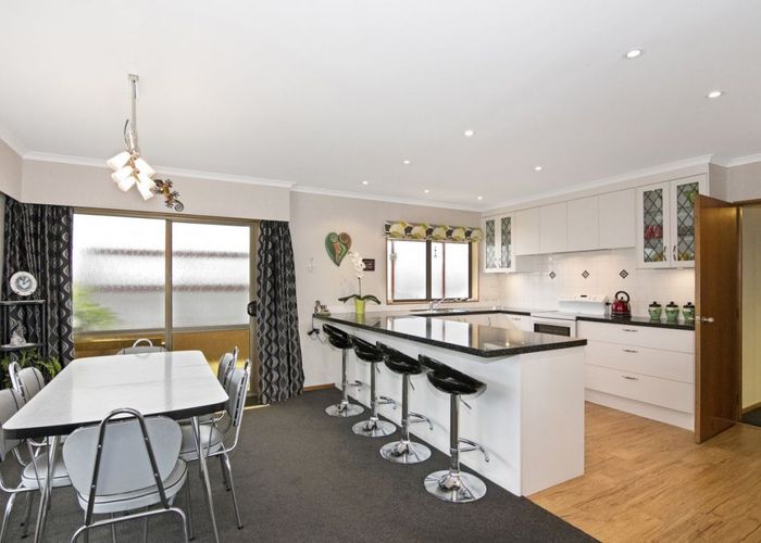 at 7 Farnham Drive, Richmond