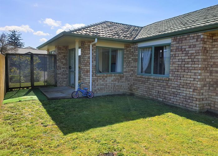  at 5 Carn Place, Weymouth, Auckland