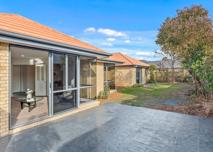  at 2 Courtfield Close, Parklands, Christchurch