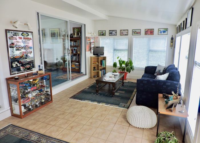  at 11 Eskdale Road, Papakowhai, Porirua