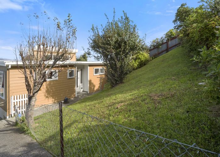 at 2 Chestnut Grove, Maungaraki, Lower Hutt