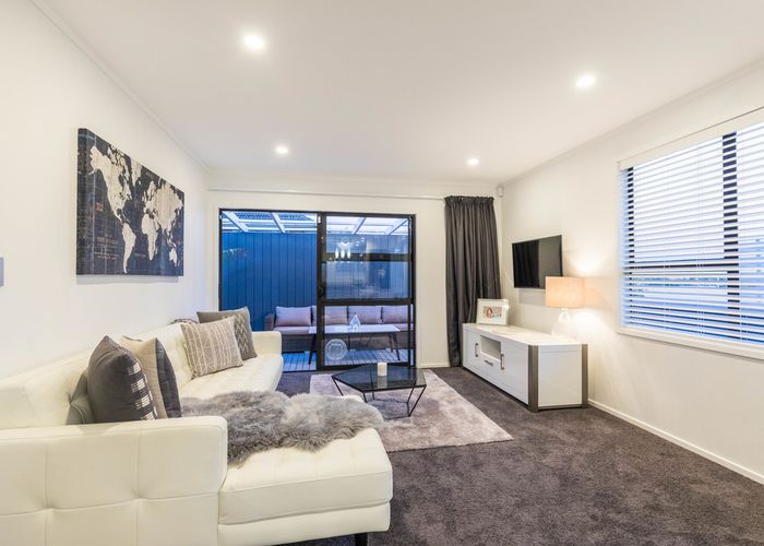  at 8 Simkin Avenue, Saint Johns, Auckland