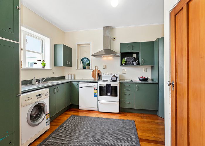  at 4 Rodney Street, Northland, Wellington