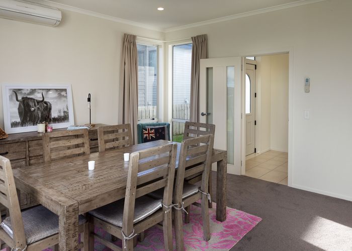  at 10 Cedarwood Street, Woodridge, Wellington