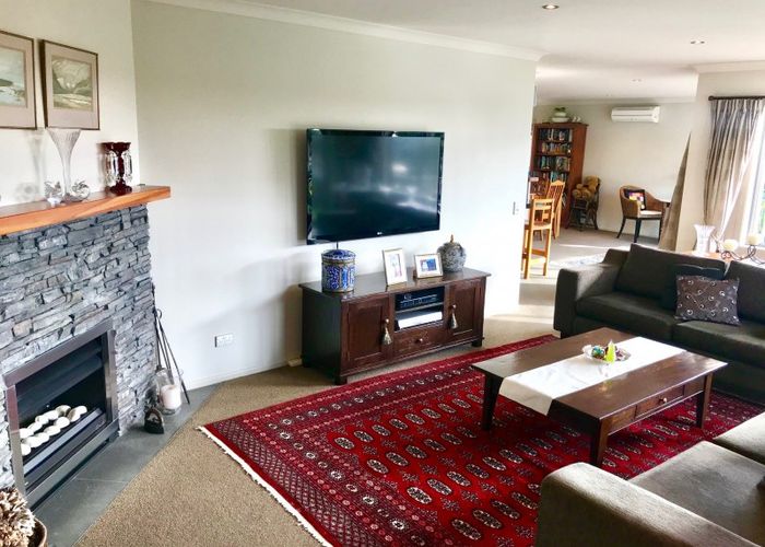  at 20 Fairway Oaks Drive, Waikanae Beach, Waikanae