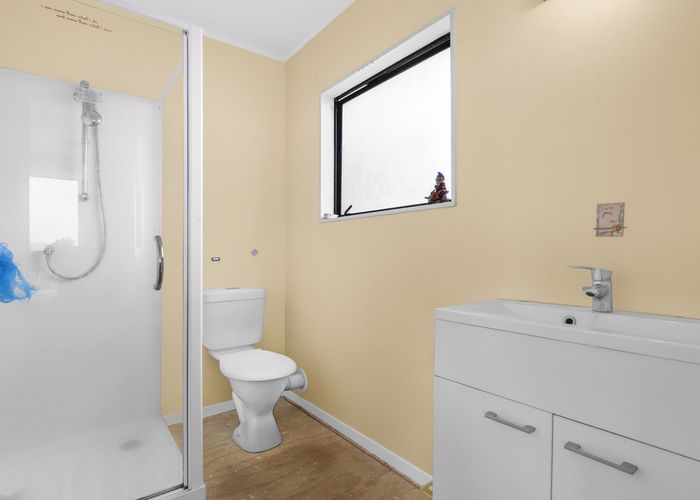  at 8 Ewhurst Place, Goodwood Heights, Auckland