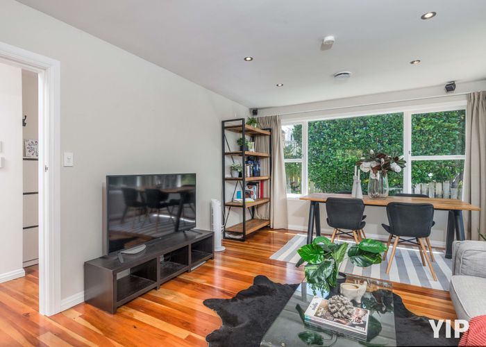  at 5 Winston Street, Crofton Downs, Wellington