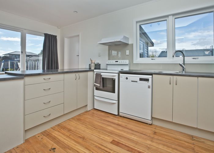  at 8 Bruce Avenue, Glenview, Hamilton