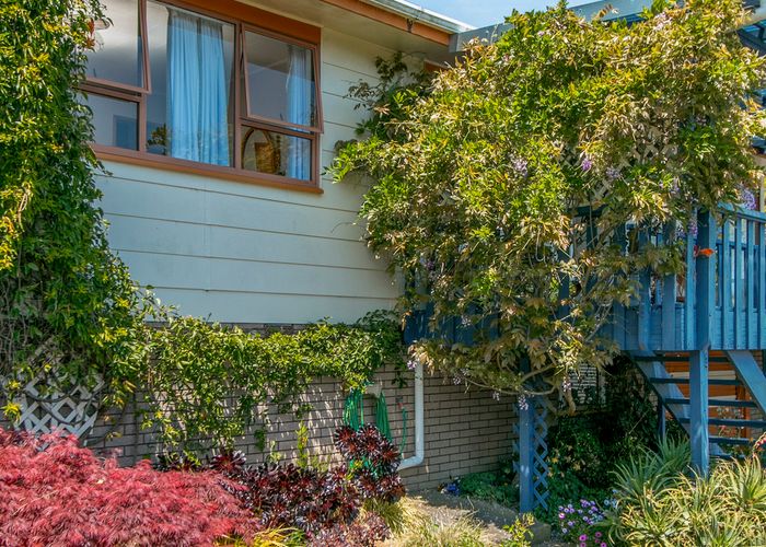 Free property data for 2/24 Longreach Drive, Sunnyvale, Auckland