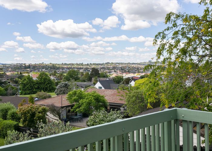  at 2/66 Gosford Drive, Botany Downs, Auckland