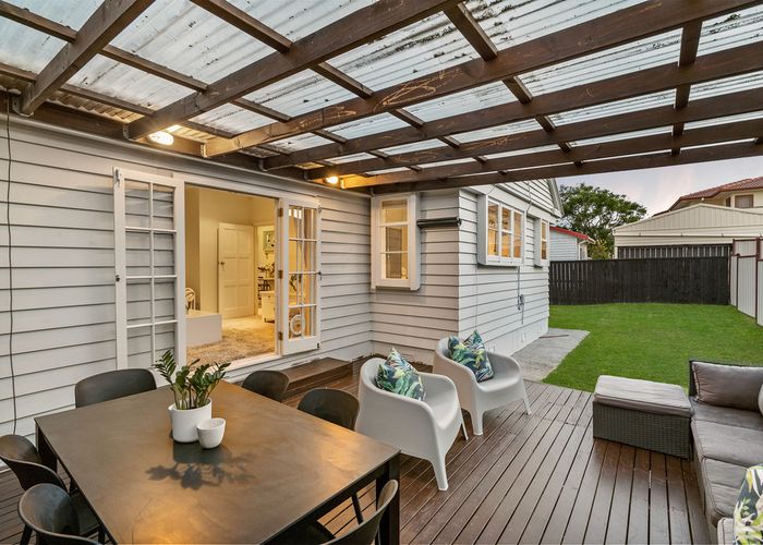  at 2/137 Abbotts Way, Remuera, Auckland