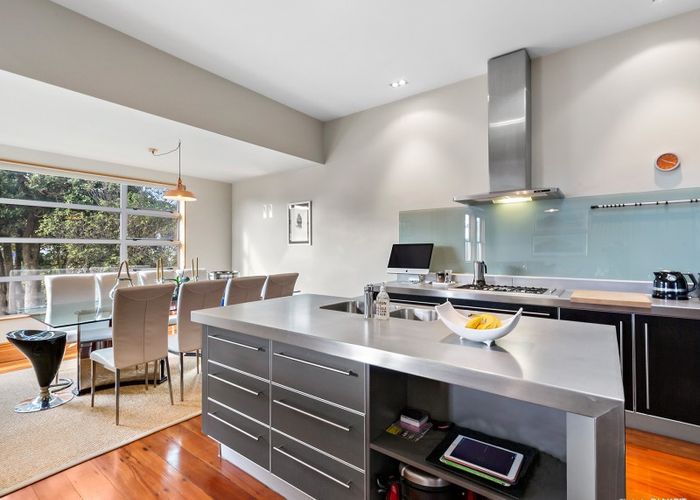  at 33 Myrtle Crescent, Mount Cook, Wellington