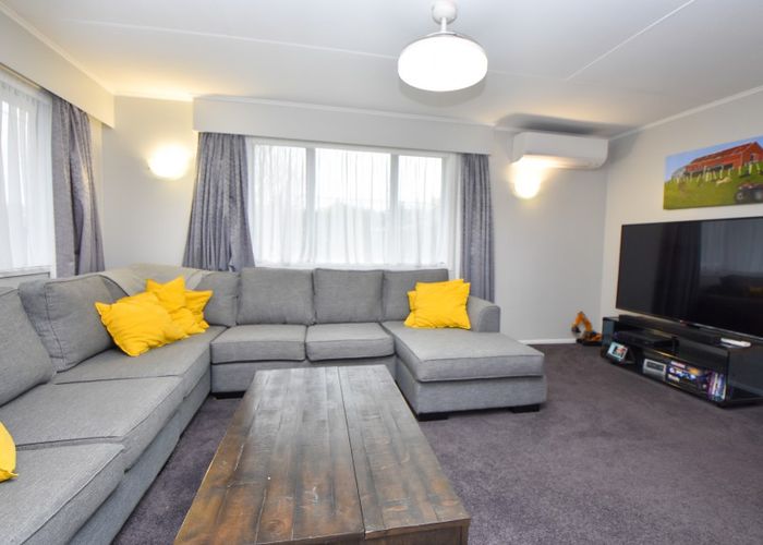  at 76 Victoria Street, Carterton