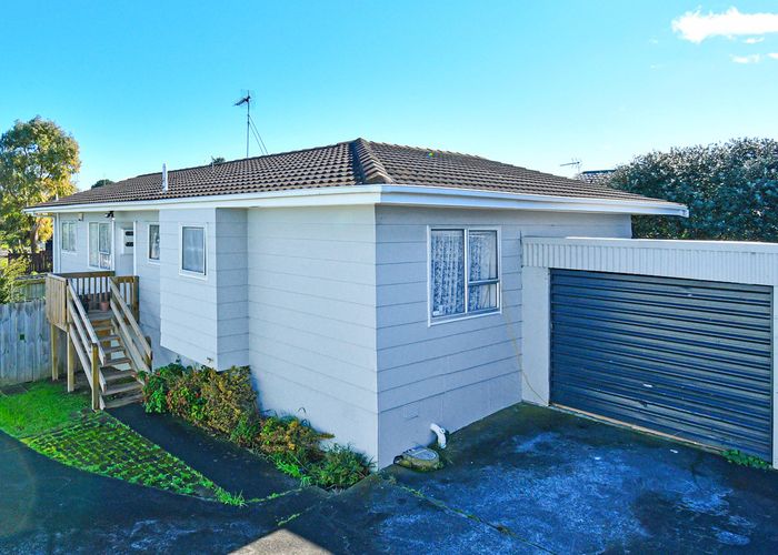  at 1/20 Secretariat Place, Randwick Park, Auckland