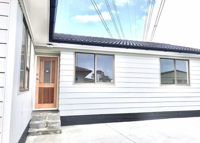  at 9 Treviso Place, Clover Park, Auckland