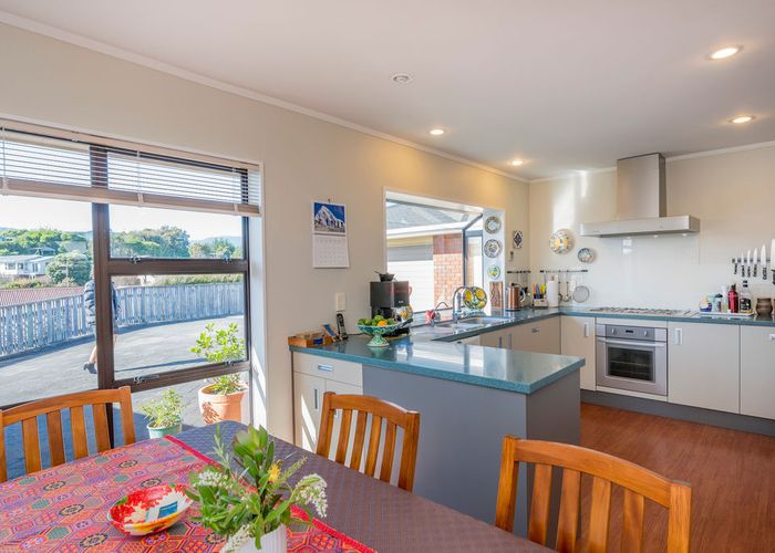  at 6 Queens Road, Waikanae Beach, Waikanae