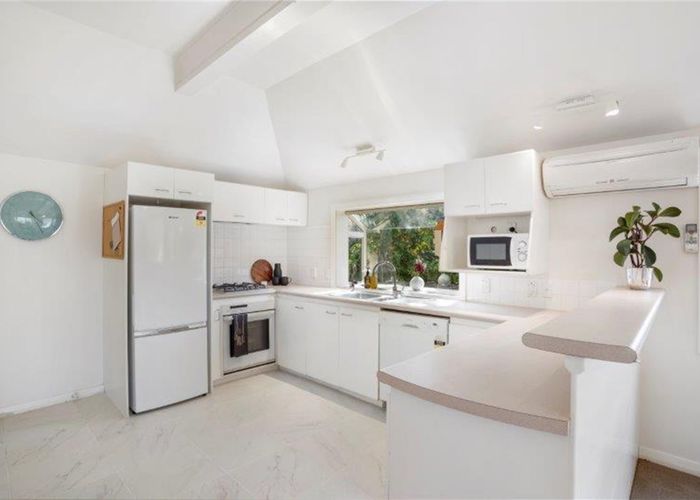  at 32 Hillsborough Road, Hillsborough, Auckland