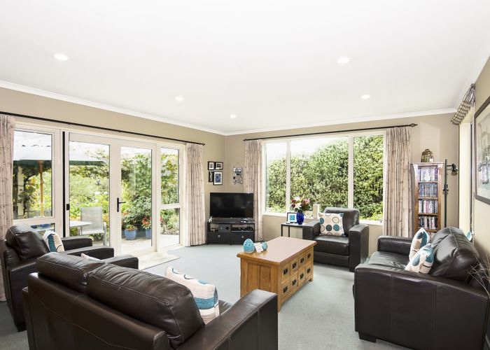  at 6 Redere Place, Richmond