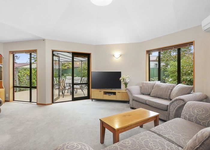  at 2/113 Avonhead Road, Avonhead, Christchurch