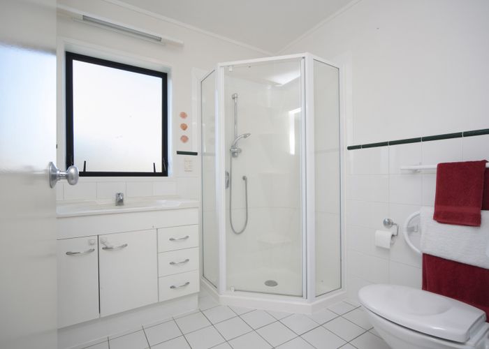  at 2/76 Galway Street, Onehunga, Auckland