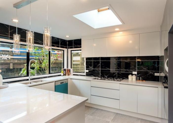  at 82 Bassett Road, Remuera, Auckland