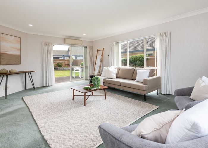  at 2/1 Ambleside Drive, Northpark, Auckland