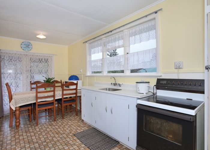  at 32 Mill Street, Marton