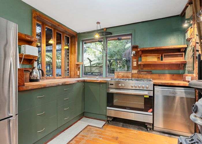  at 10 Minnehaha Avenue, Titirangi, Auckland