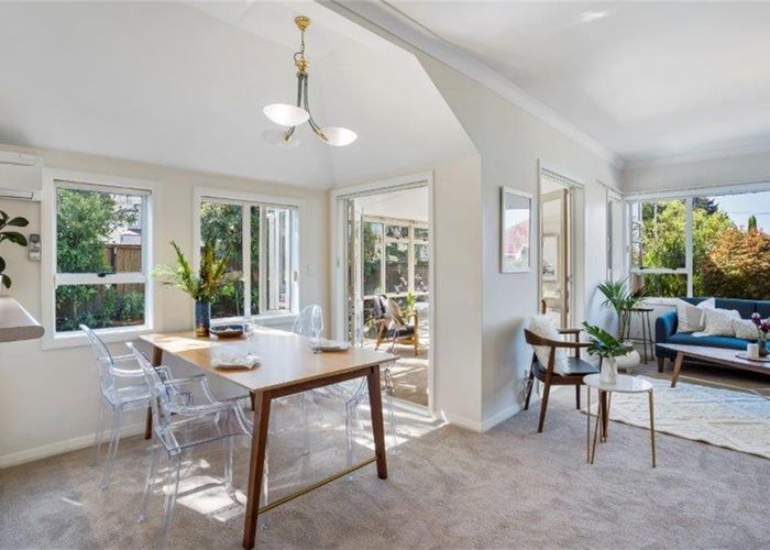  at 32 Hillsborough Road, Hillsborough, Auckland