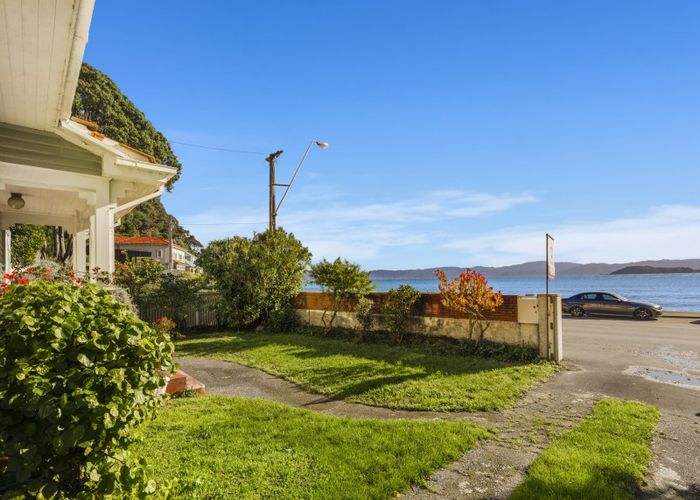  at 620 Marine Drive, Days Bay, Lower Hutt