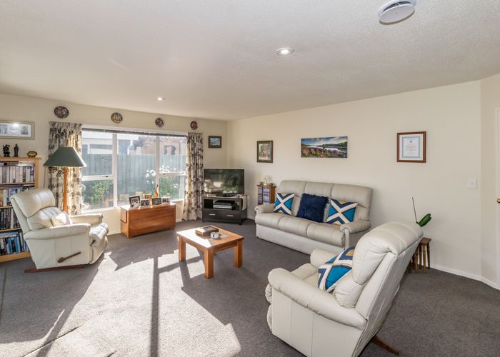  at 11 Honeysuckle Place, Northcote, Christchurch