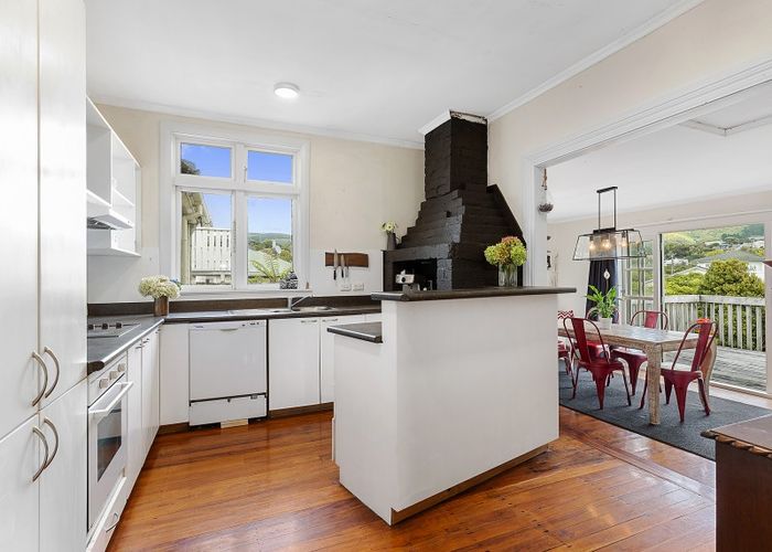  at 3 Te Reinga View, Tawa, Wellington