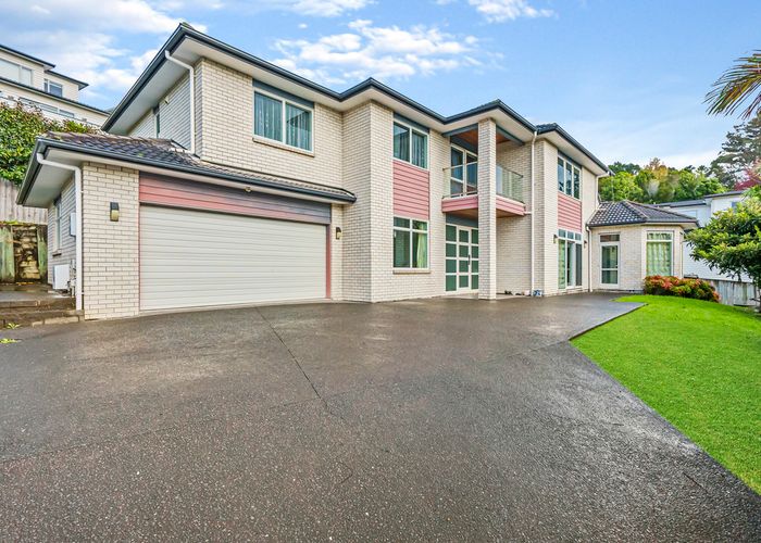  at 33 Borneo Drive, Fairview Heights, Auckland