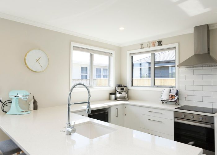  at 24 Roberts Line, Kelvin Grove, Palmerston North