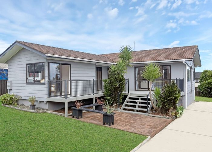  at 33 Greenstone Place, Clover Park, Auckland