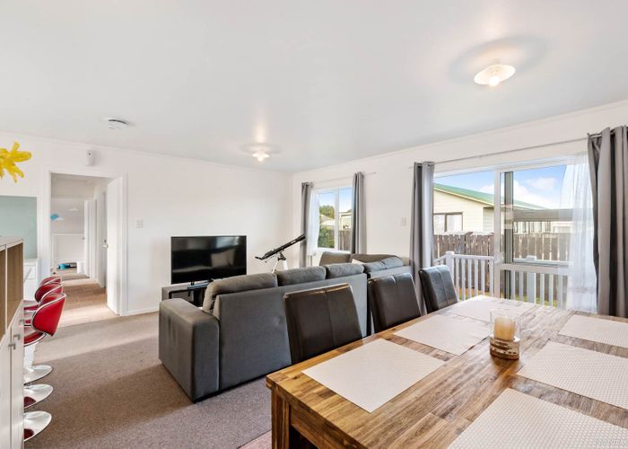  at 2/20 Volta Place, Clendon Park, Auckland