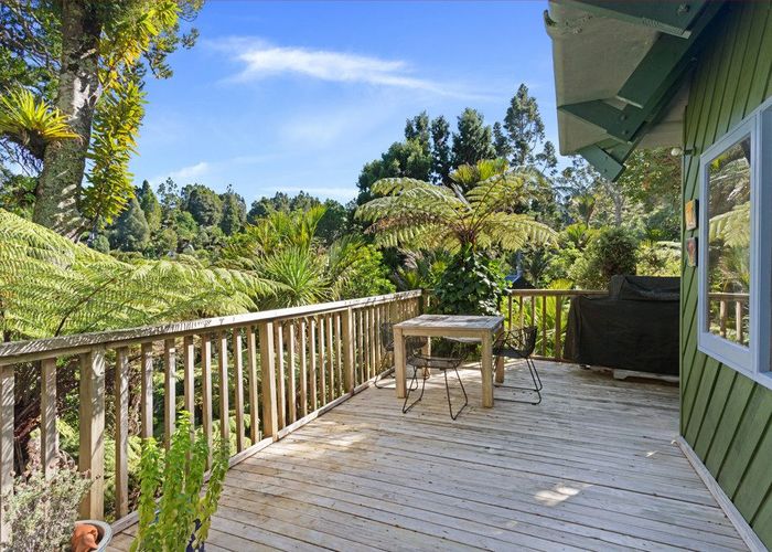  at 8 Valley View Road, Titirangi, Waitakere City, Auckland