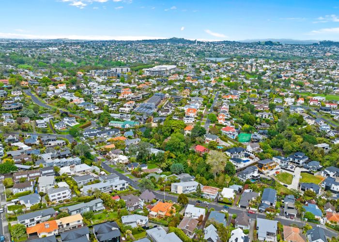  at 27 Comins Crescent, Mission Bay, Auckland